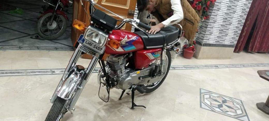 Honda 125 CG 03206910346 by Muhammad Khasif