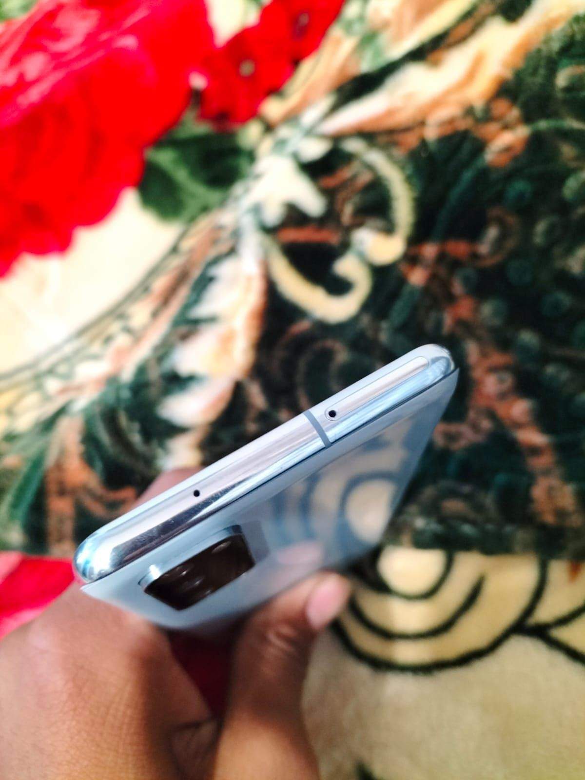 Samsung galaxy s20 5G 12/128 by Azam Saleem