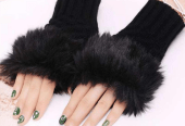 Women’s fur gloves by M. Bilal