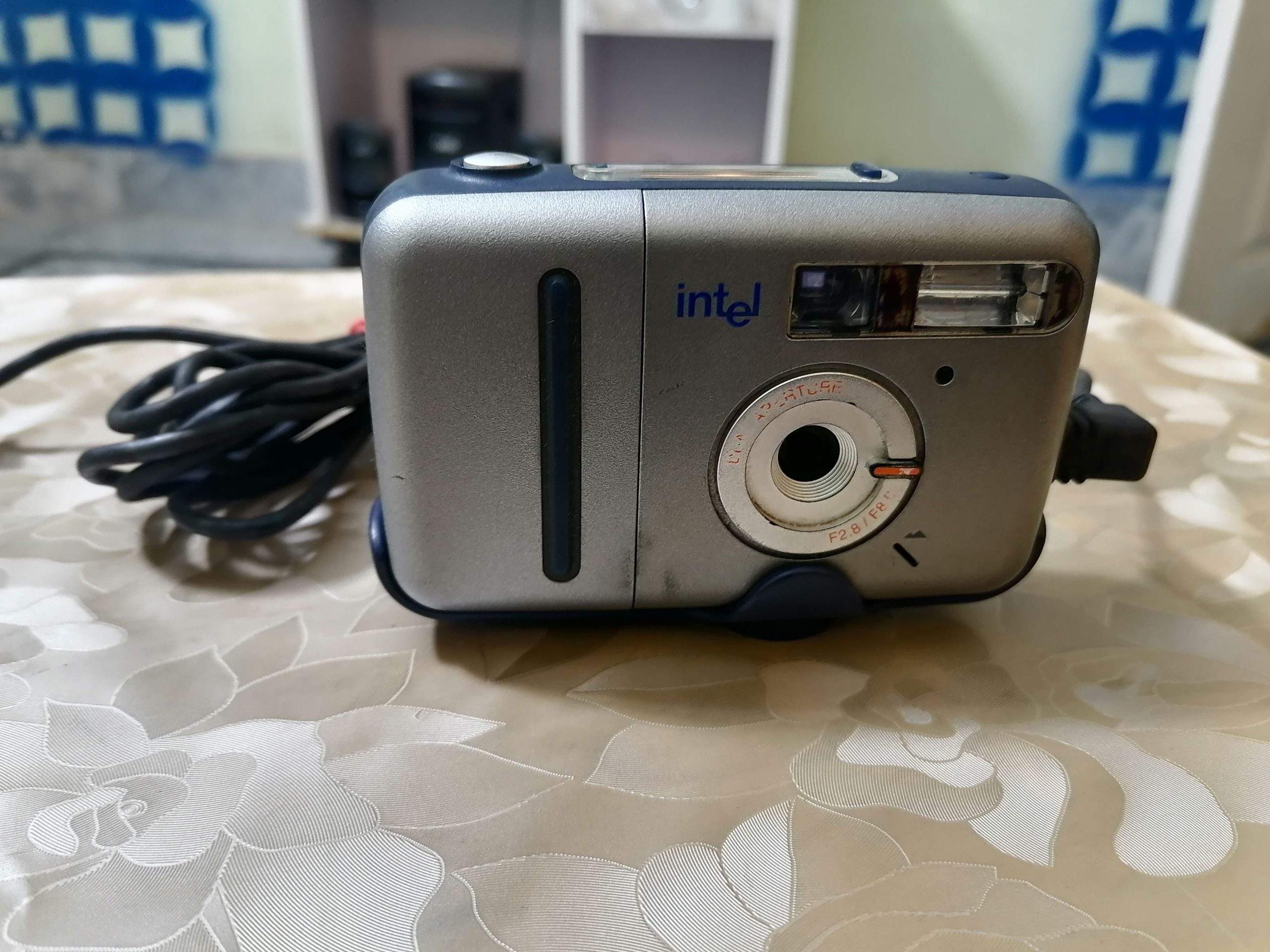 Yah camra ha sell say nhi CHLTA data cabel say chalta ha by Azeem Nadeem