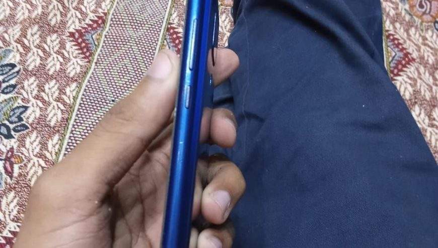 Exchange possible argent sell moto g play by Pakistan 786