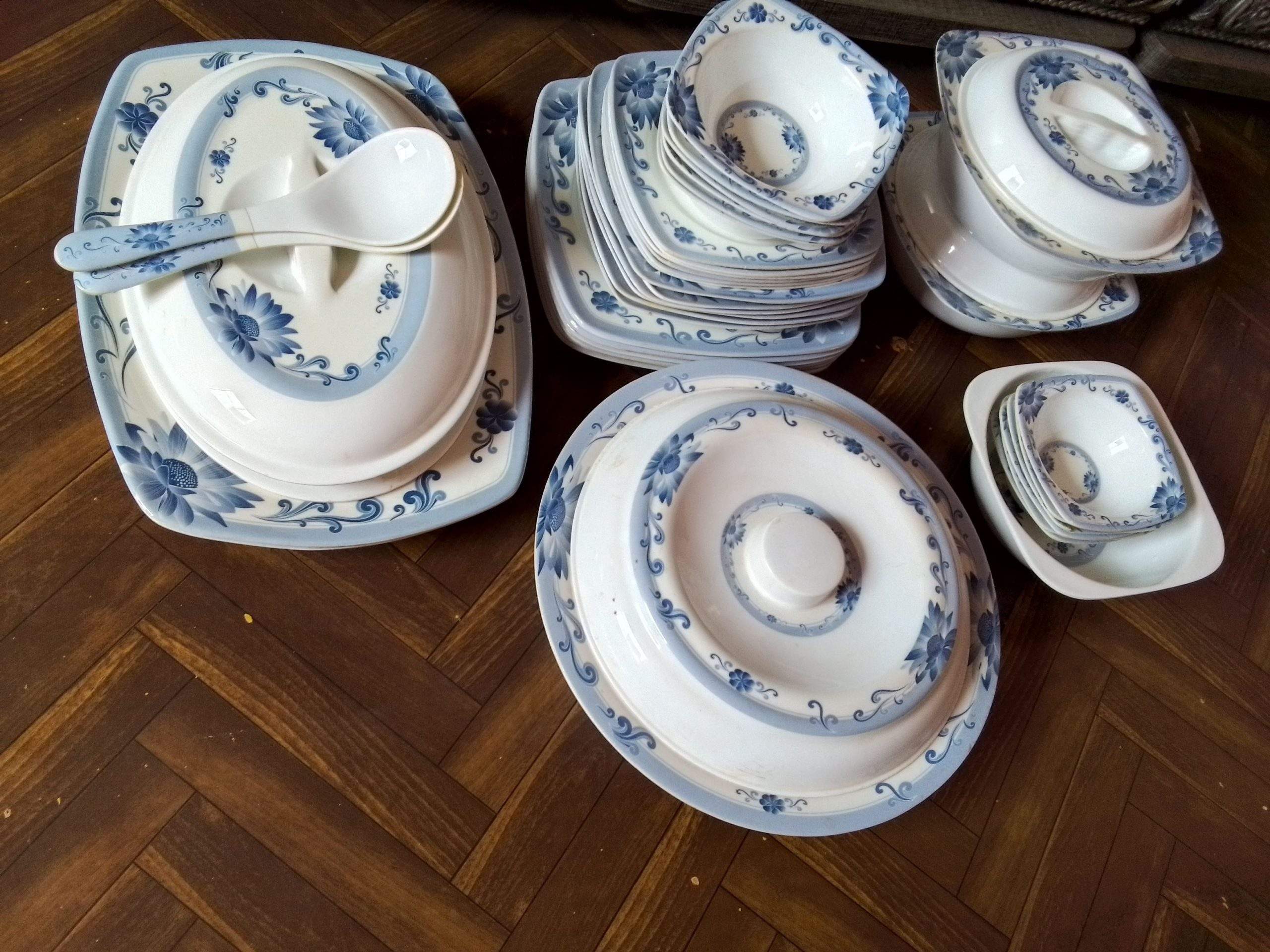 Dinner set 43 piece’s by Hina Uzair