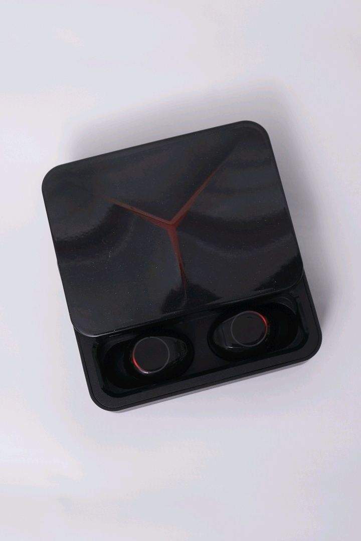 F9 Airpuds. Rs 2200 by Abdullah Khan