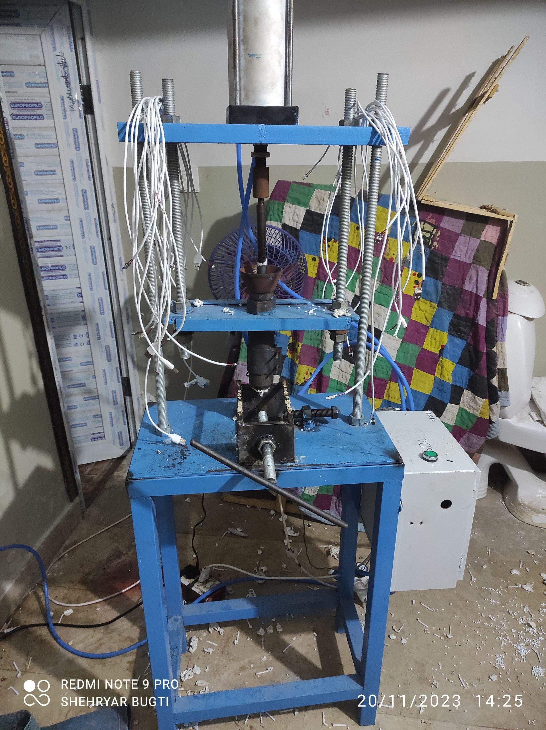 Molding machine by Sheryar Bugti