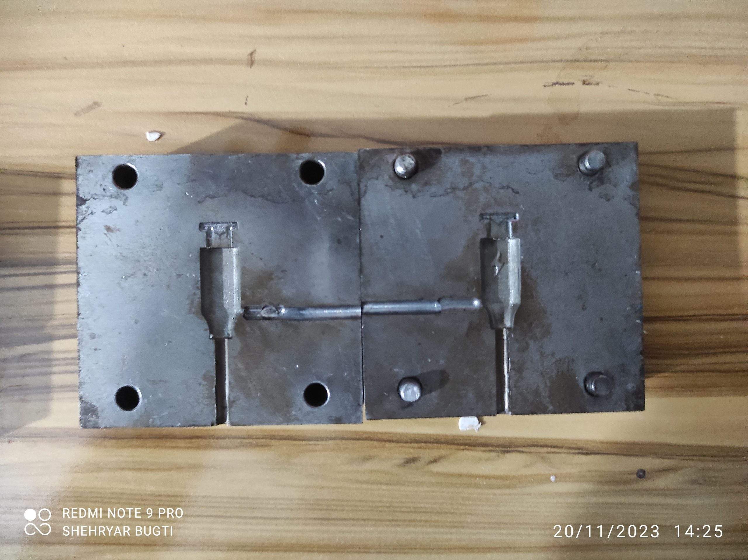 Molding machine by Sheryar Bugti