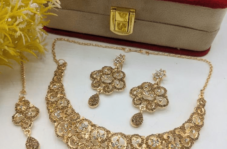 Champagne Necklace set by anas Wazir