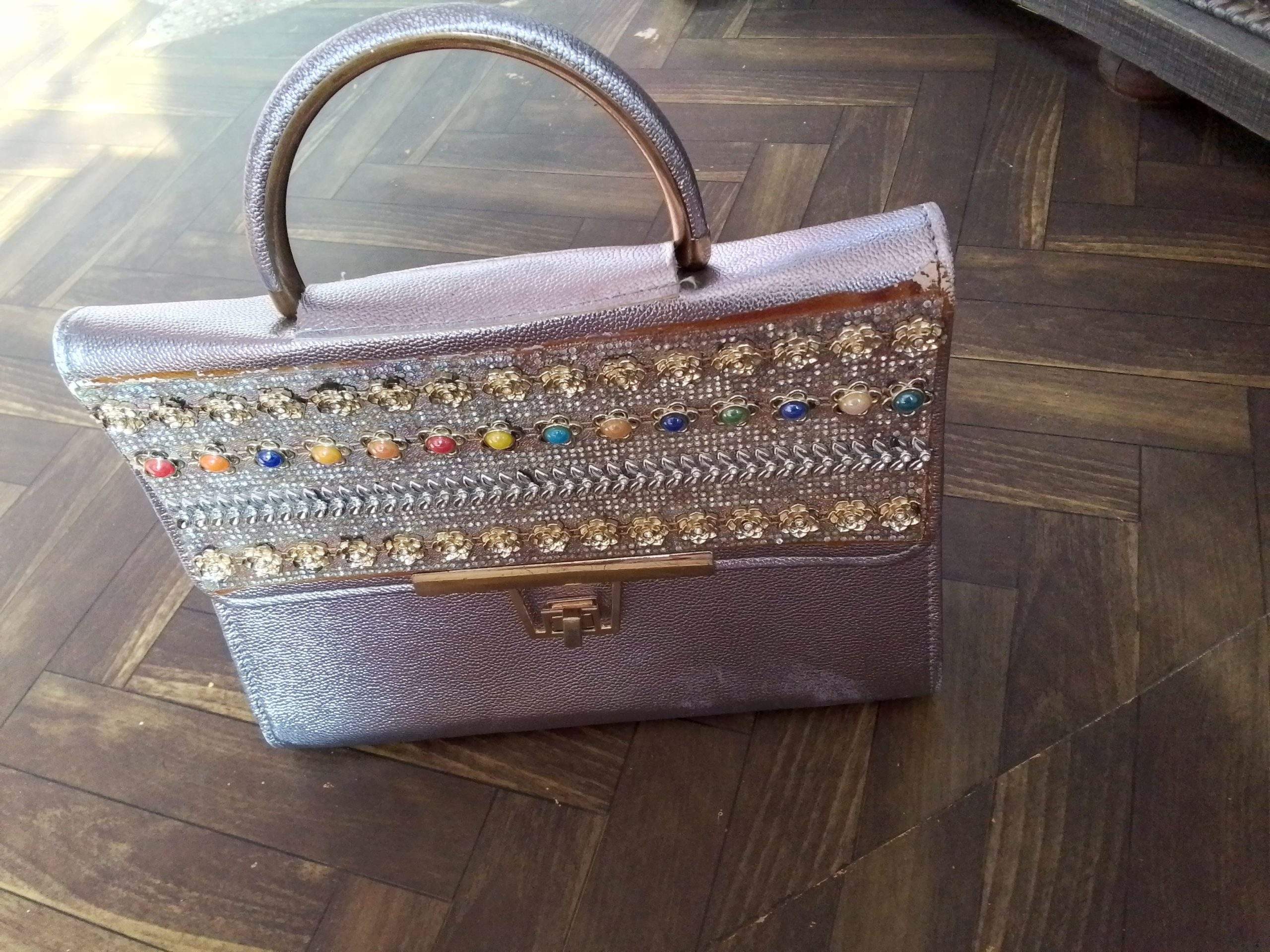 Lady’s beg by Hina Uzair