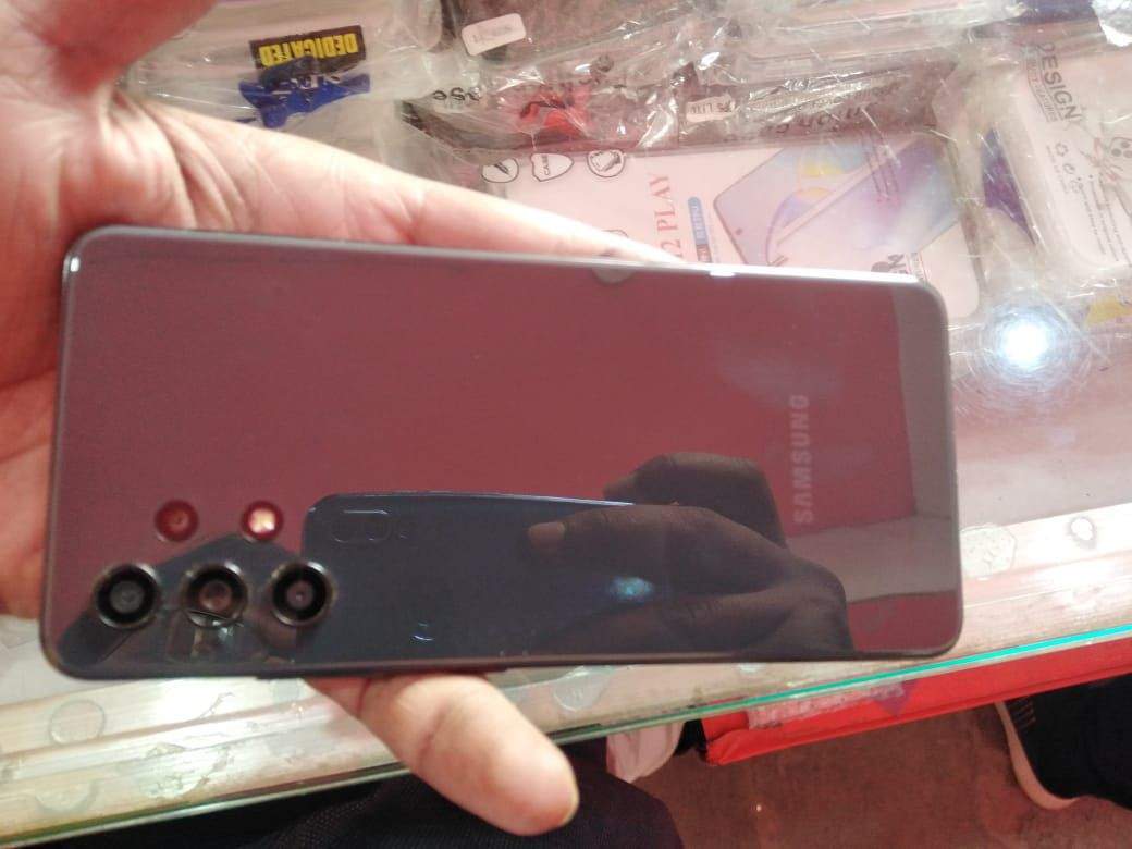 Samsung A 32 good condition 10/10 PTA approved .what’s app 03135117658 by Malik Sajid