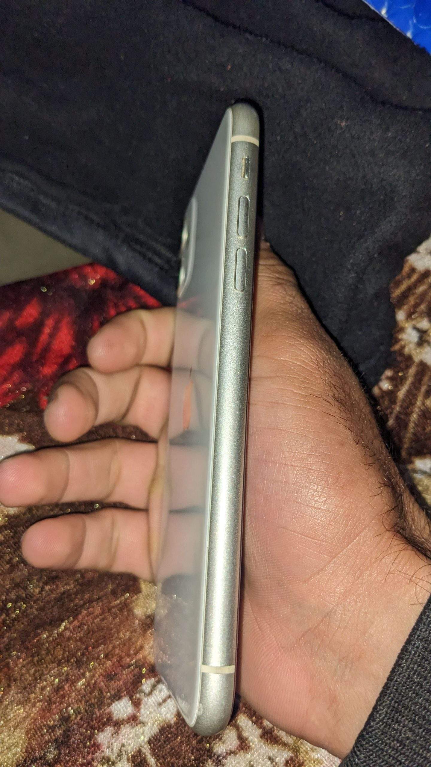 I phone 11.i cloud lga huva ha .apple id bhol gya ha for sale Baki sab by Mehtab khan