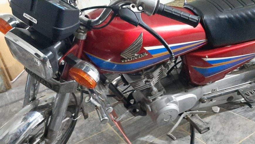 Honda CG125 by Masood Ahmed