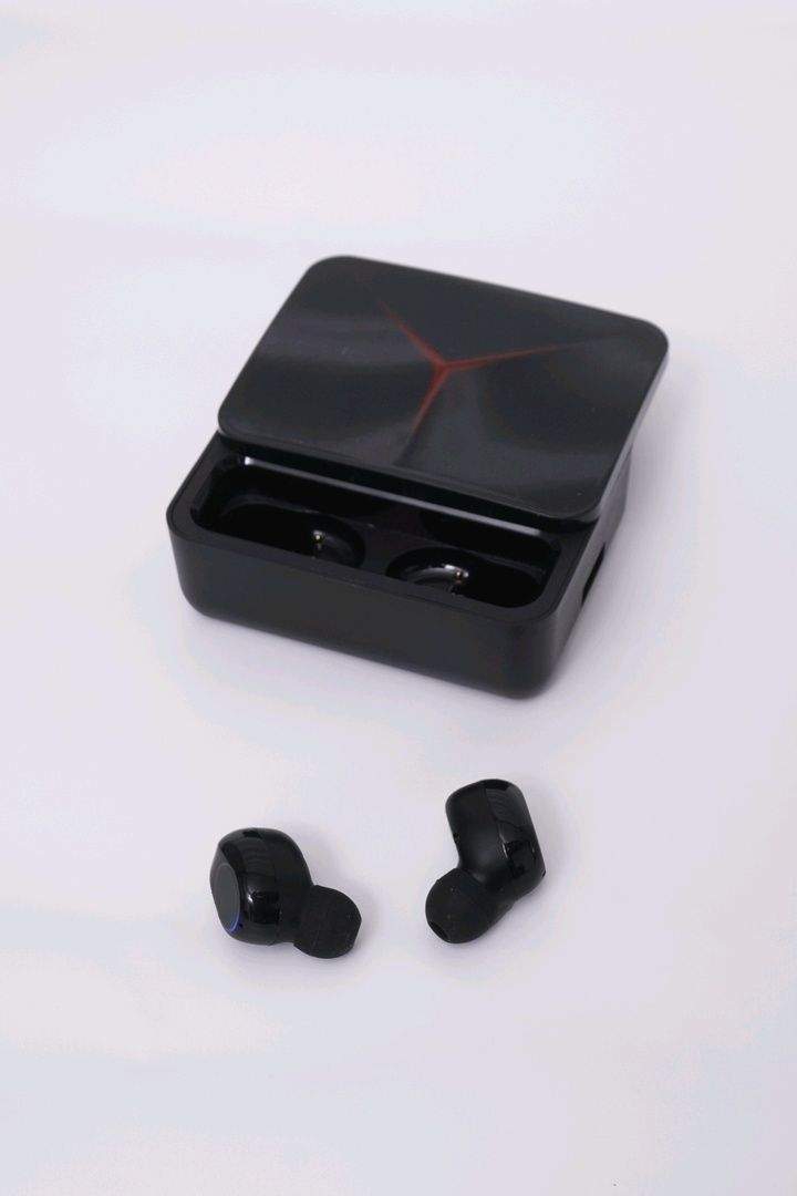 F9 Airpuds. Rs 2200 by Abdullah Khan