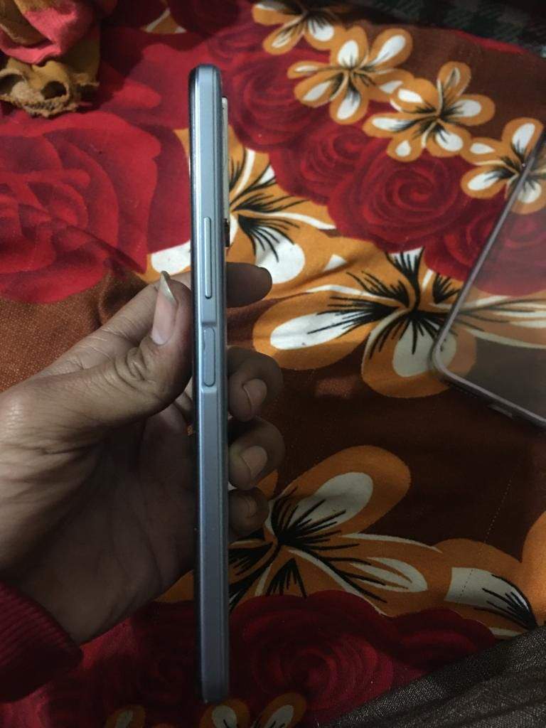 Vivo y33S 8+4/128 26500 by Janu S