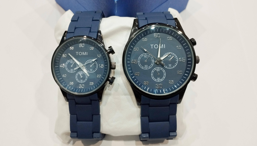 Couple’s casual analogue watch by ASAD Ali