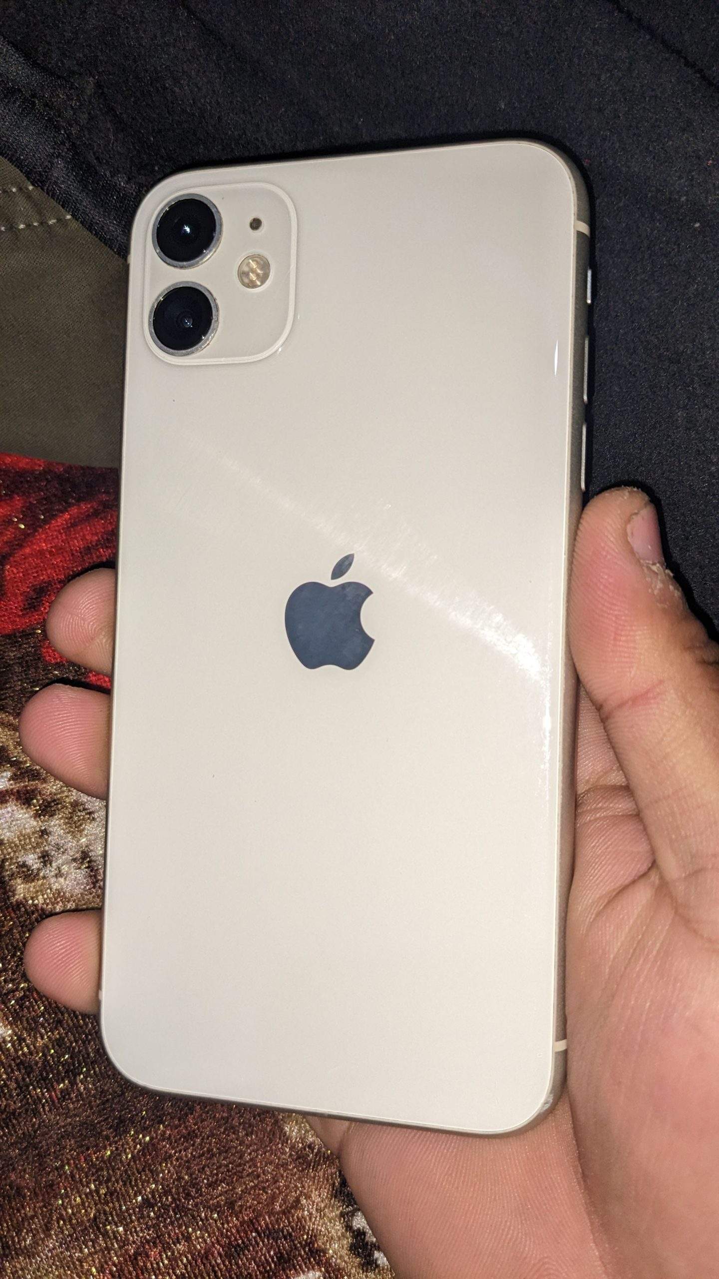 I phone 11.i cloud lga huva ha .apple id bhol gya ha for sale Baki sab by Mehtab khan