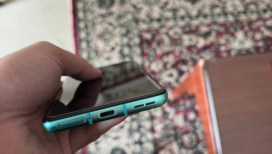 OnePlus 8T With Charger by Abu Bul