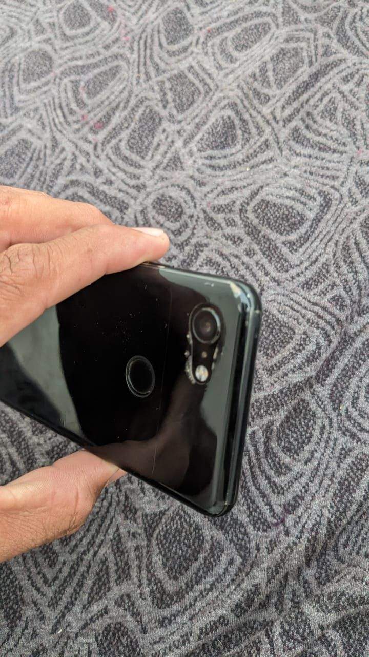 Pixel 3 And 4xl by Farhan Nazir