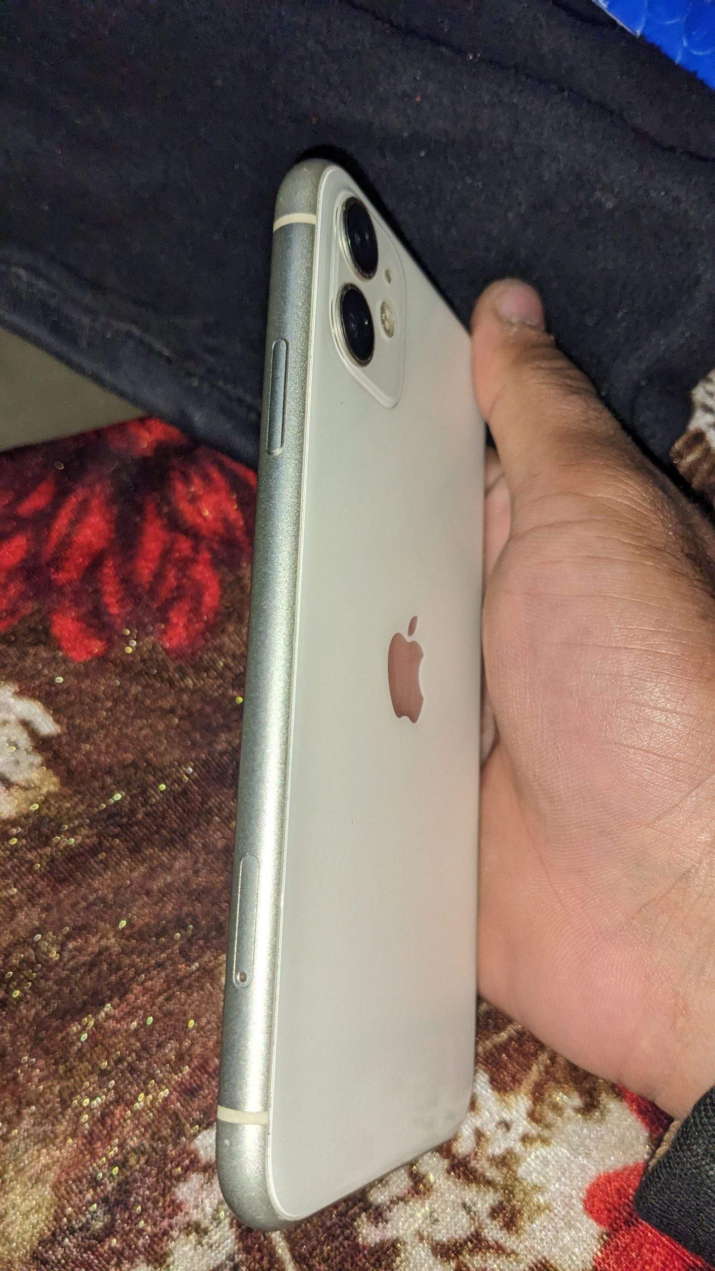 I phone 11.i cloud lga huva ha .apple id bhol gya ha for sale Baki sab by Mehtab khan