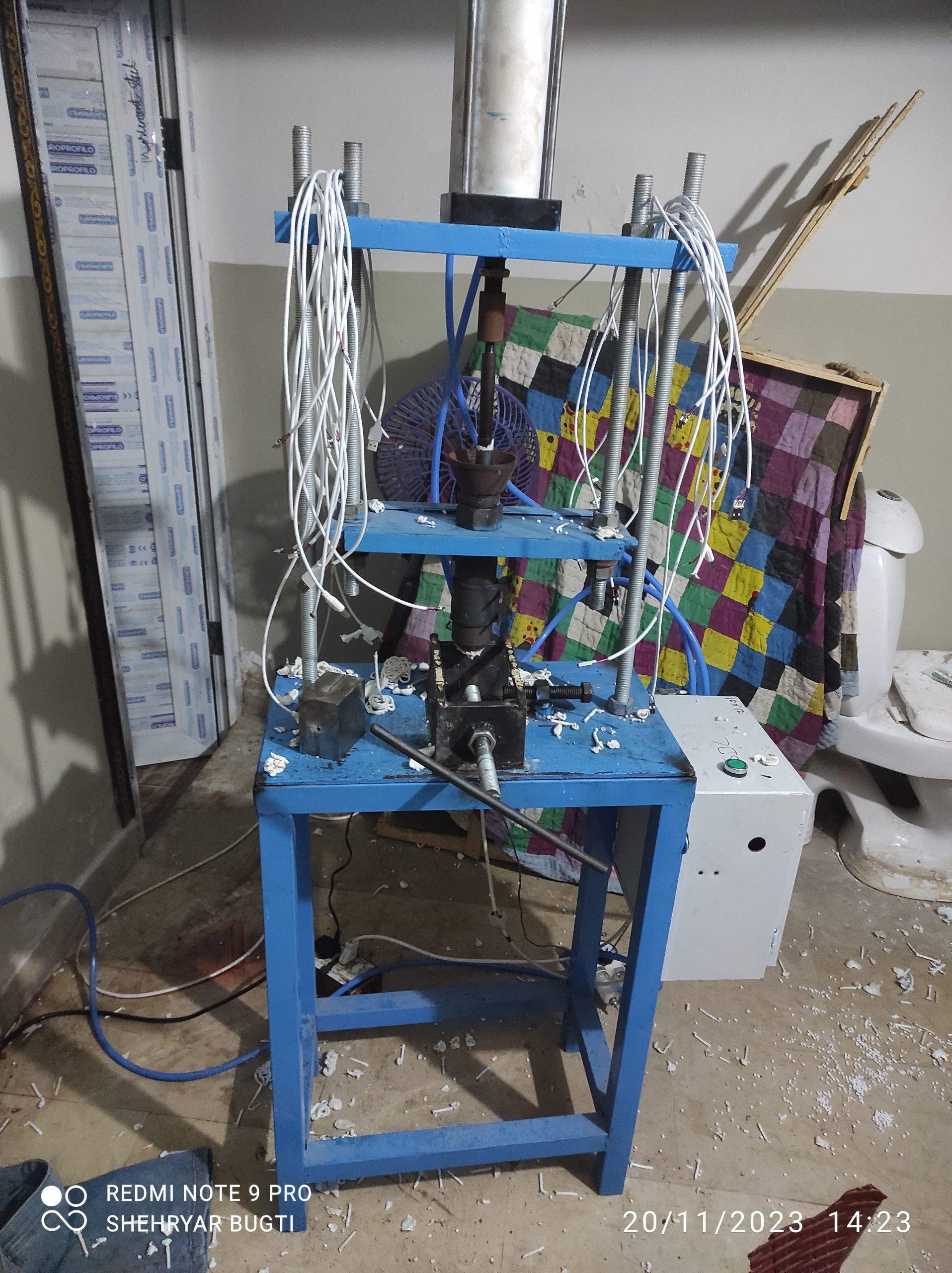 Molding machine by Sheryar Bugti