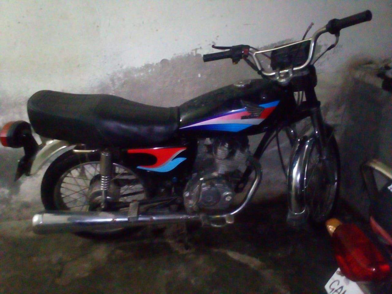 125cc bike modal 2002 boht achi bike ha by Muhammad Numan