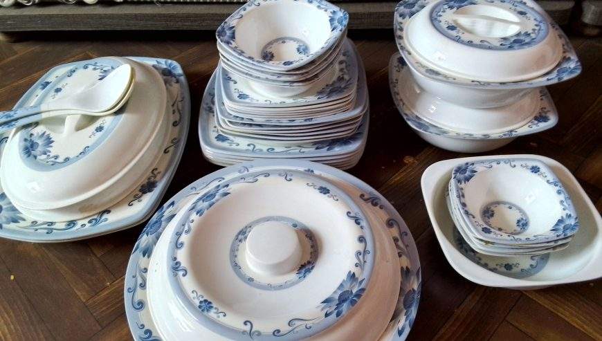 Dinner set 43 piece’s by Hina Uzair