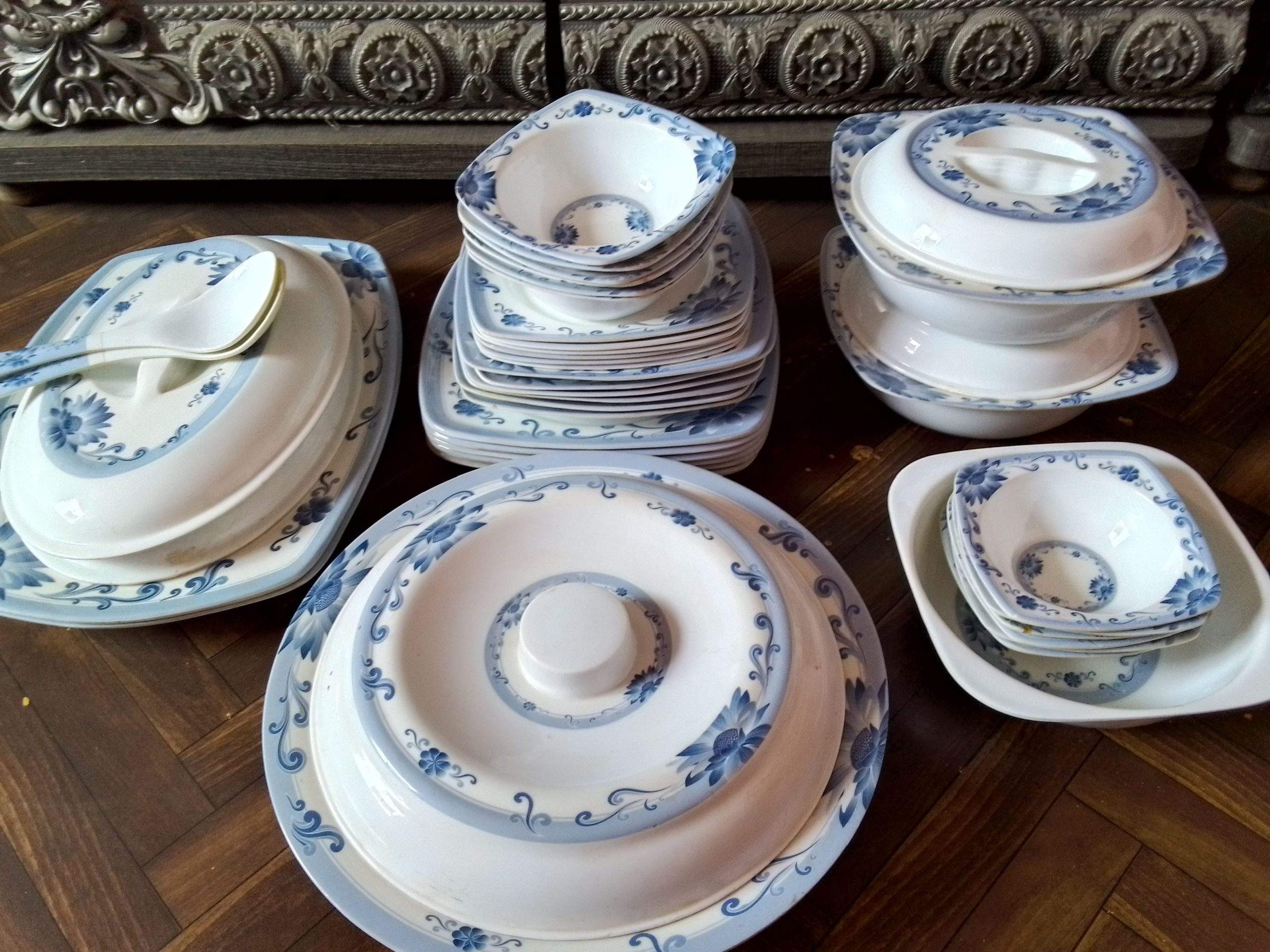 Dinner set 43 piece’s by Hina Uzair