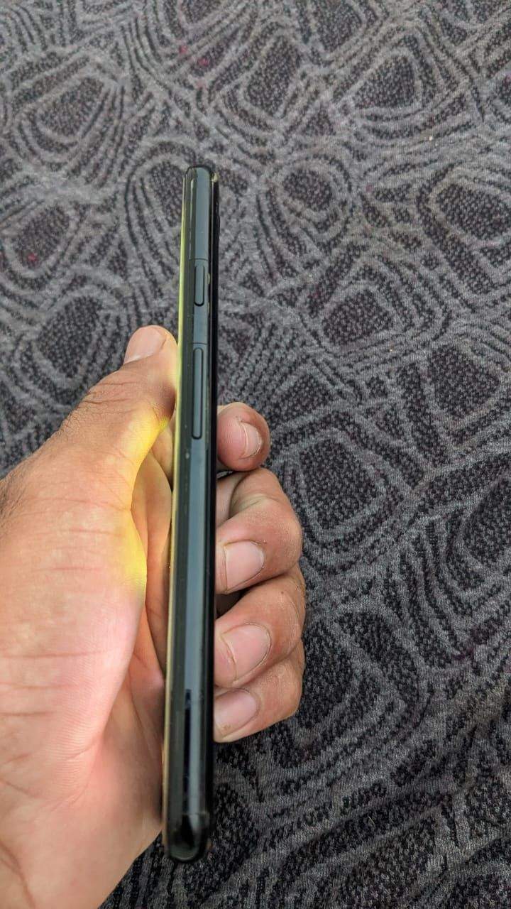 Pixel 3 And 4xl by Farhan Nazir