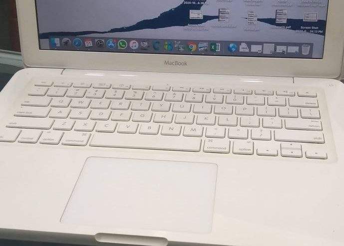 APPLE MACBOOK DDR3 WHITE 2010 by Z A Y A D K A Y A N I