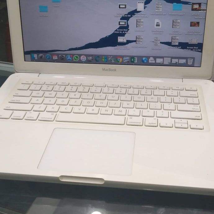 APPLE MACBOOK DDR3 WHITE 2010 by Z A Y A D K A Y A N I
