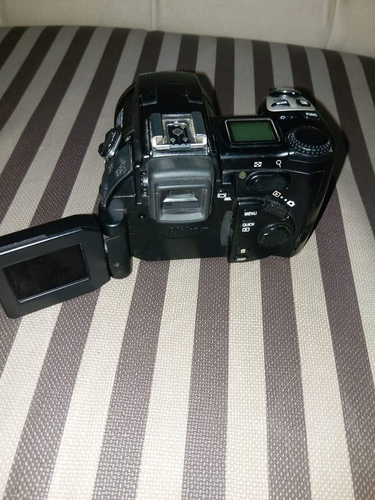 Nikon coolpix 5700 by Mian Kashif