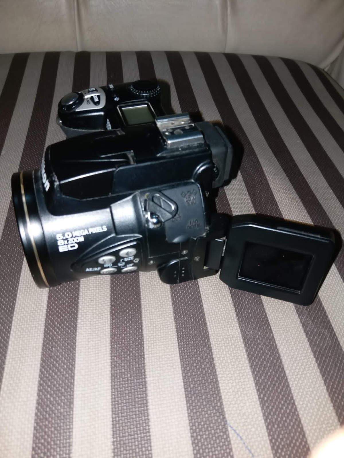 Nikon coolpix 5700 by Mian Kashif