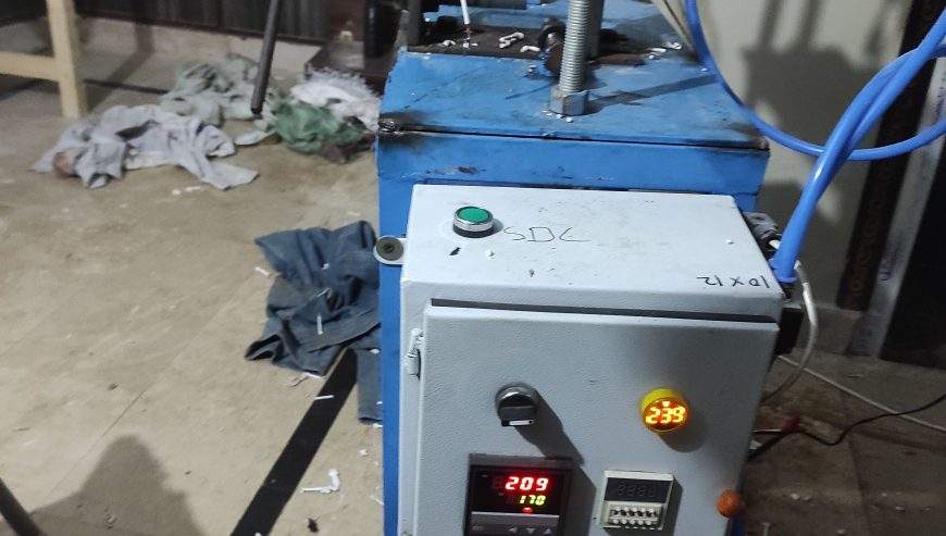 Molding machine by Sheryar Bugti