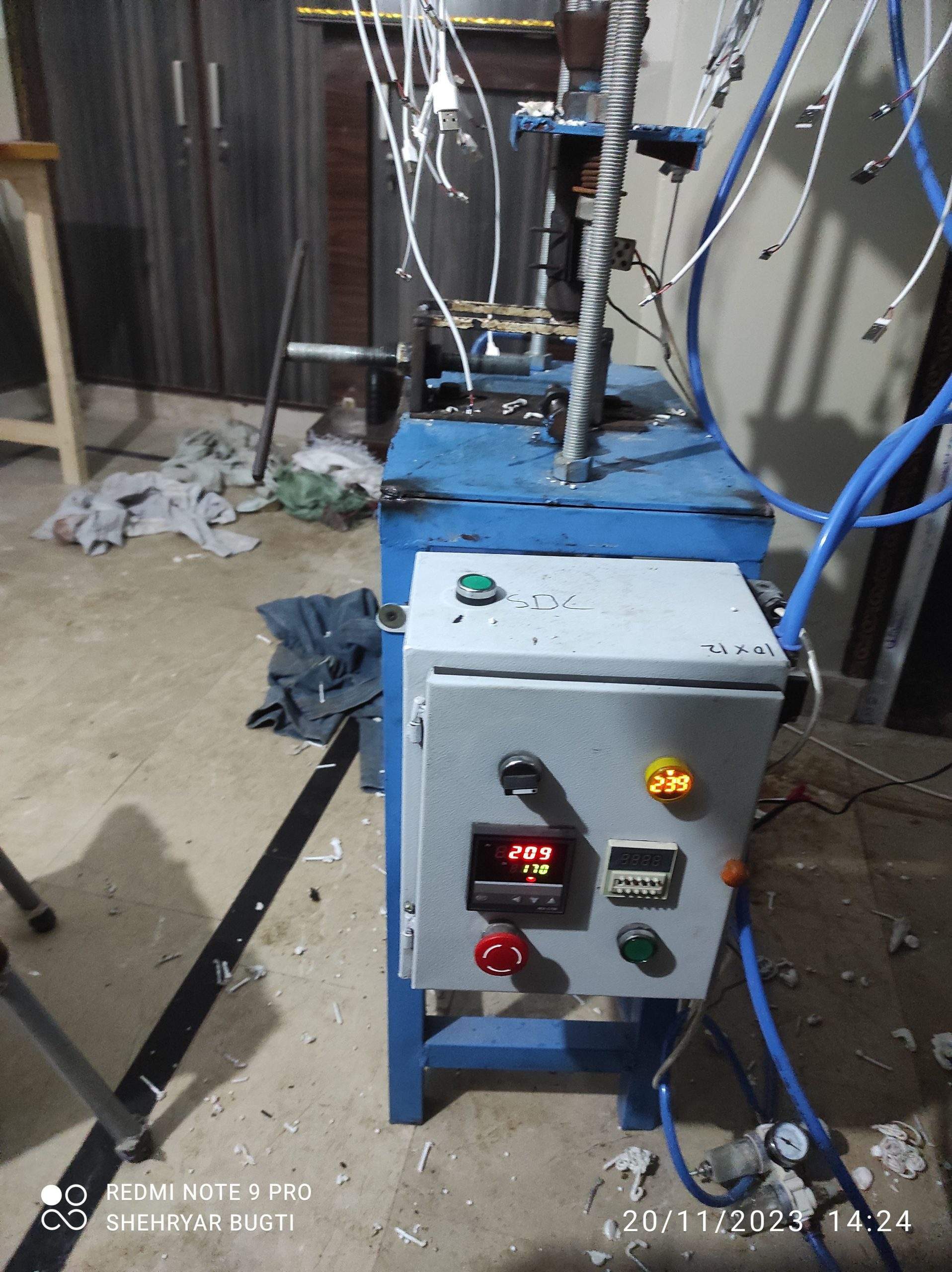 Molding machine by Sheryar Bugti