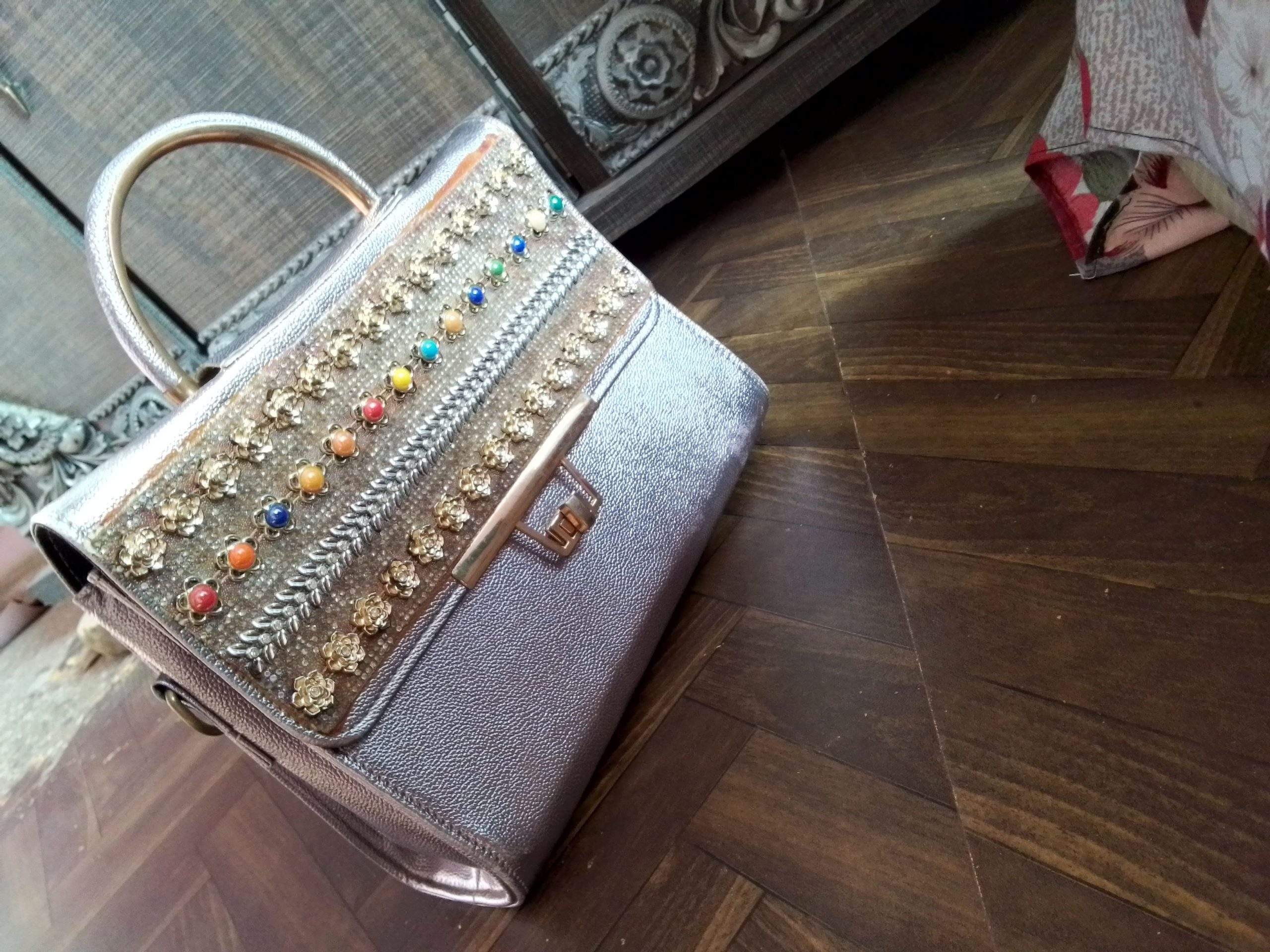 Lady’s beg by Hina Uzair