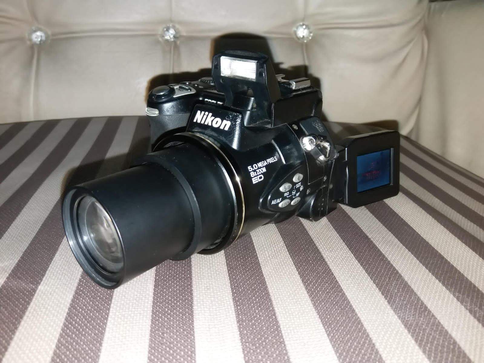 Nikon coolpix 5700 by Mian Kashif
