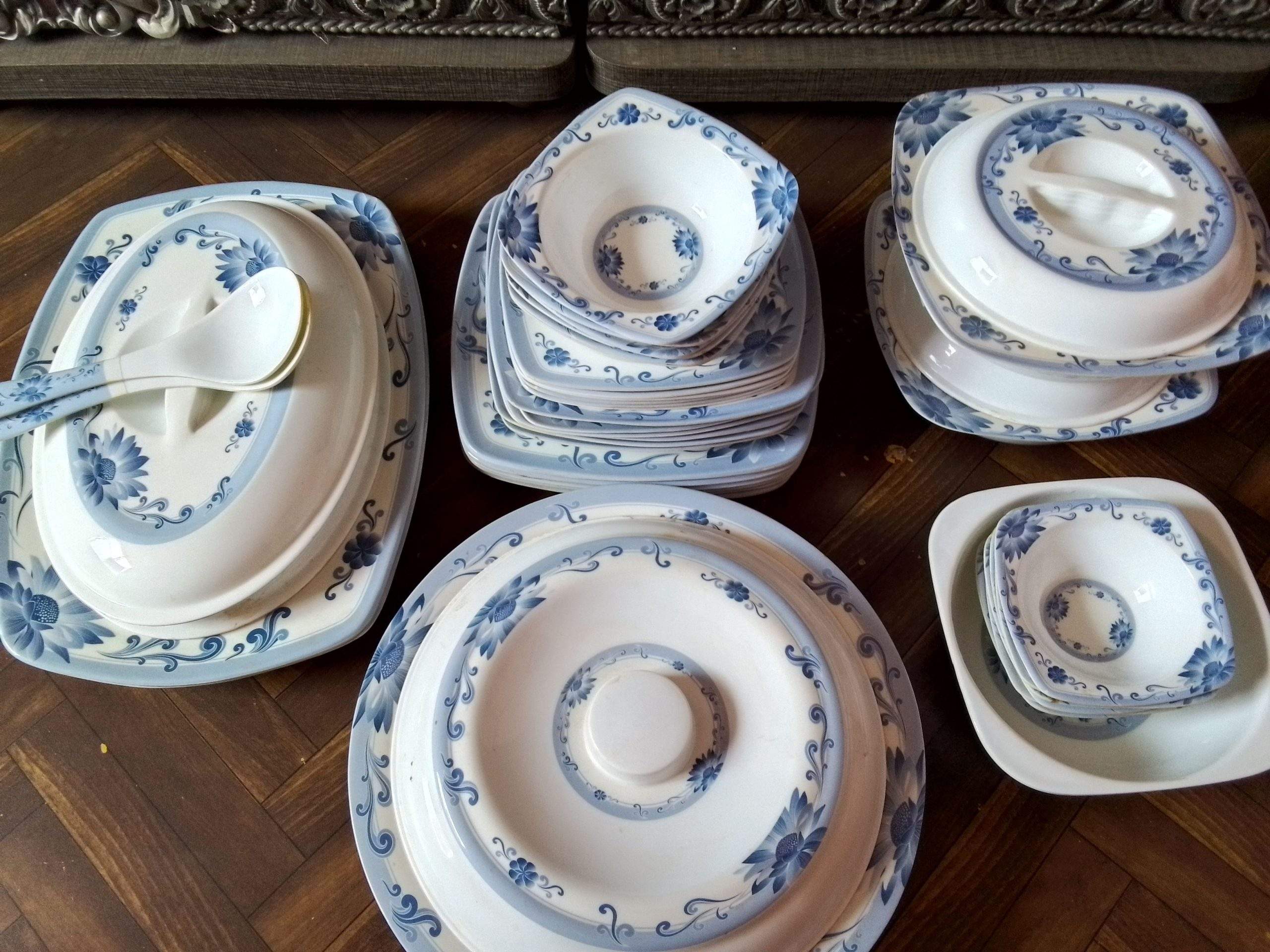 Dinner set 43 piece’s by Hina Uzair