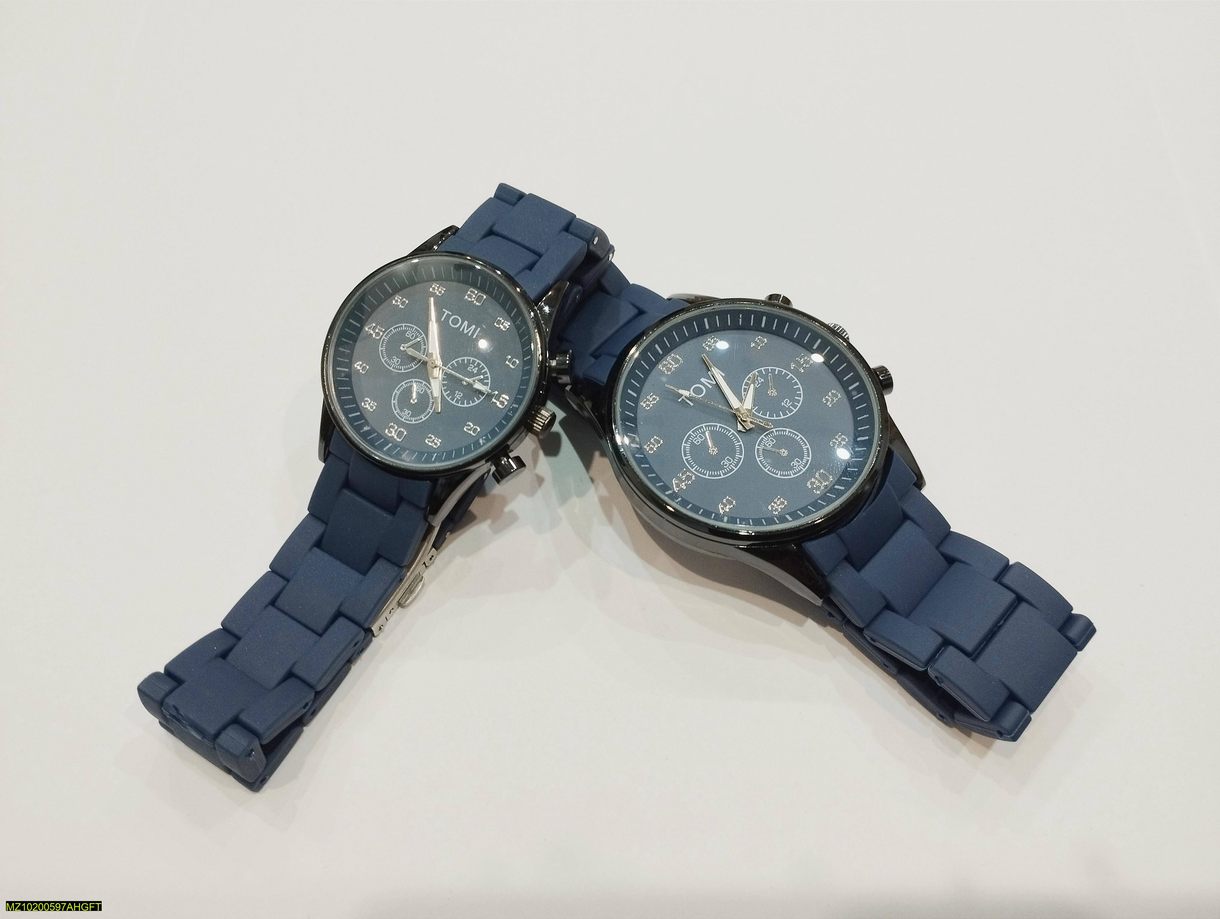 Couple’s casual analogue watch by ASAD Ali