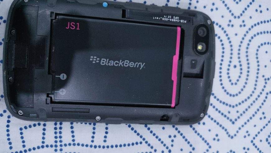 BlackBerry 9720 curve by ali Mughalz