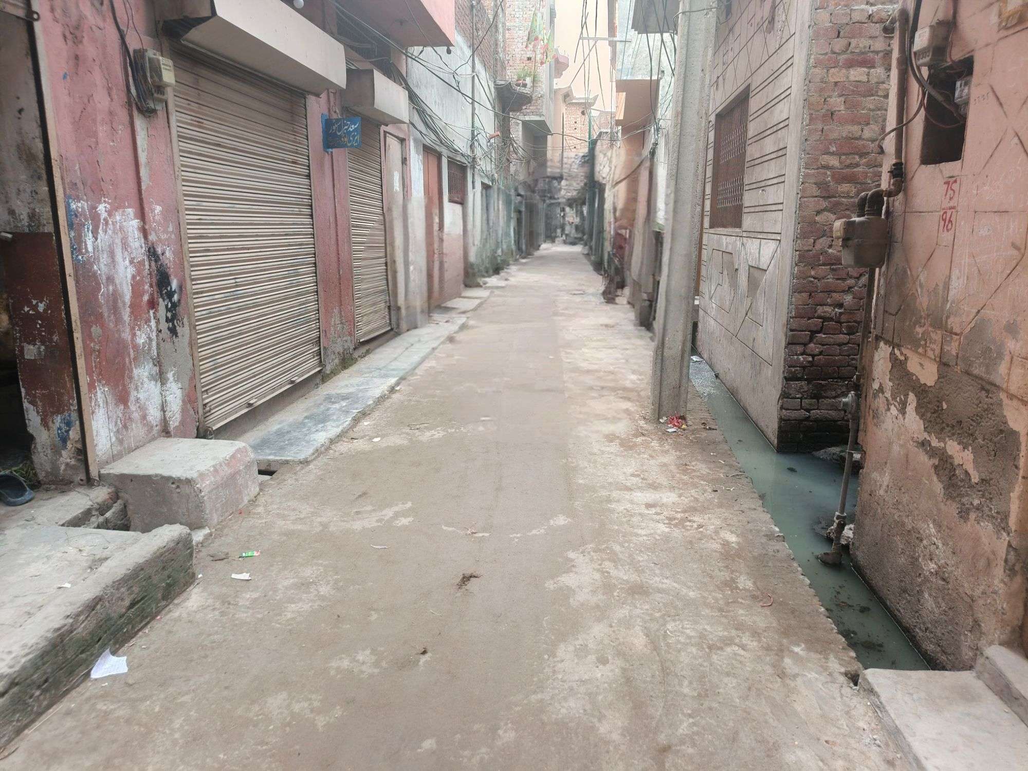 HOUSE ON STAMP 4.5 MARLA ONLY IN 70 LAC