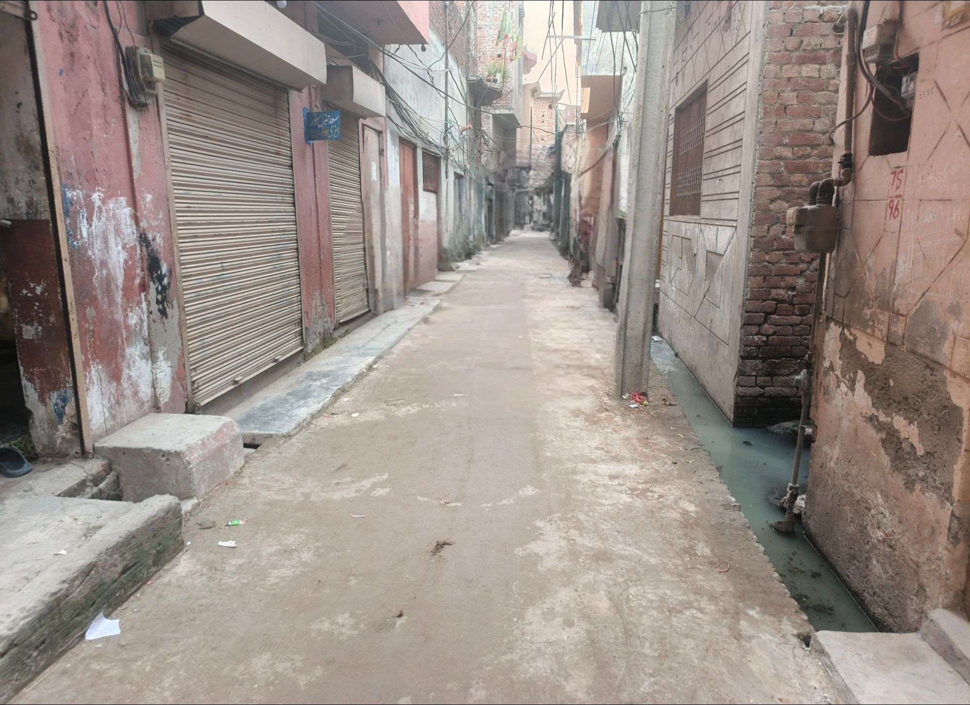 HOUSE ON STAMP 4.5 MARLA ONLY IN 70 LAC