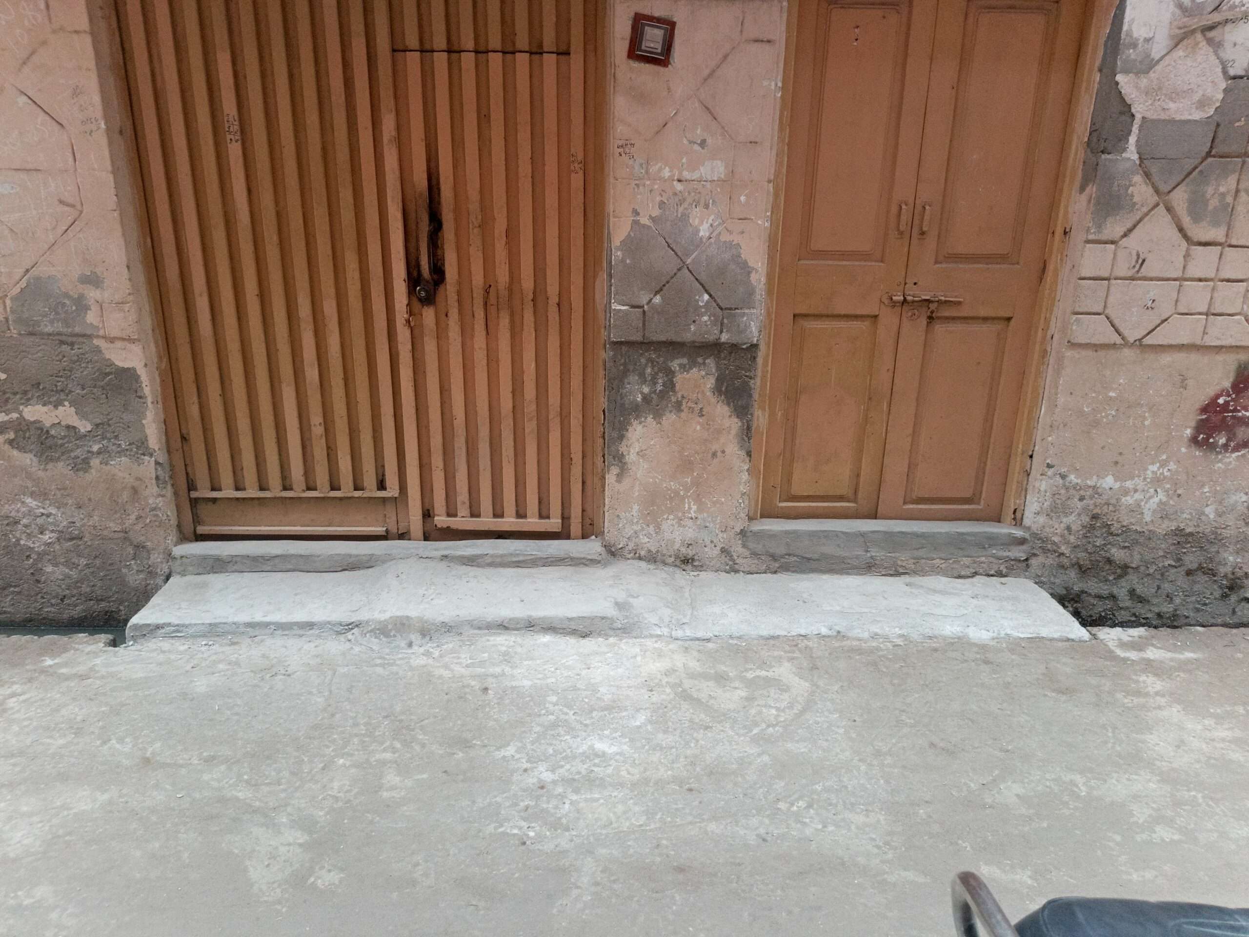 HOUSE ON STAMP 4.5 MARLA ONLY IN 70 LAC