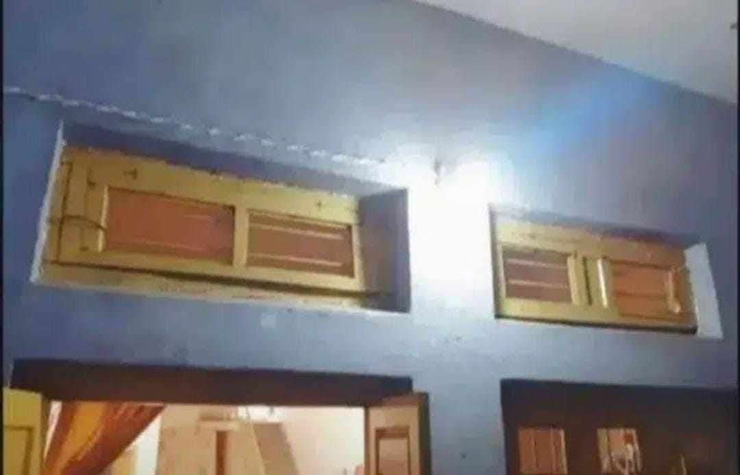 HOUSE ON STAMP 4.5 MARLA ONLY IN 70 LAC