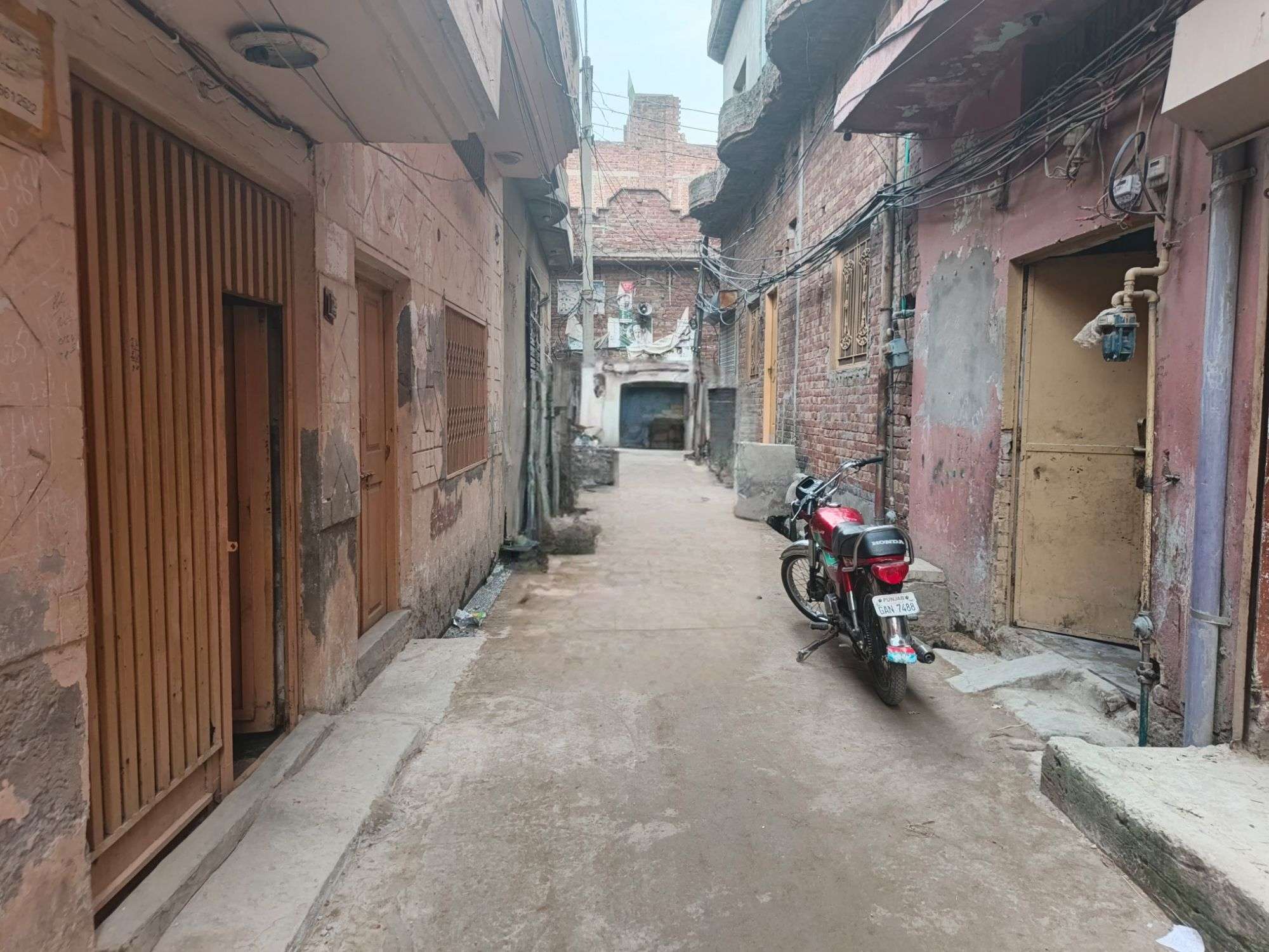 HOUSE ON STAMP 4.5 MARLA ONLY IN 70 LAC