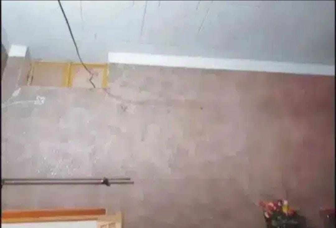 HOUSE ON STAMP 4.5 MARLA ONLY IN 70 LAC