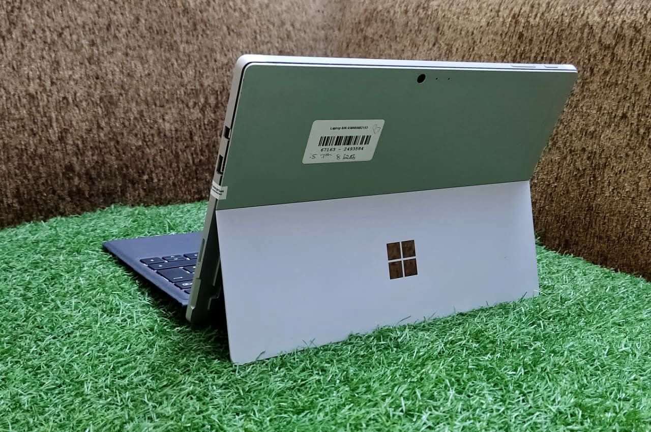 Microsoft surface pro 5 i5 7th generation 8gb 256gbssd 4gb Intel HD Graphics|cod all Pak|