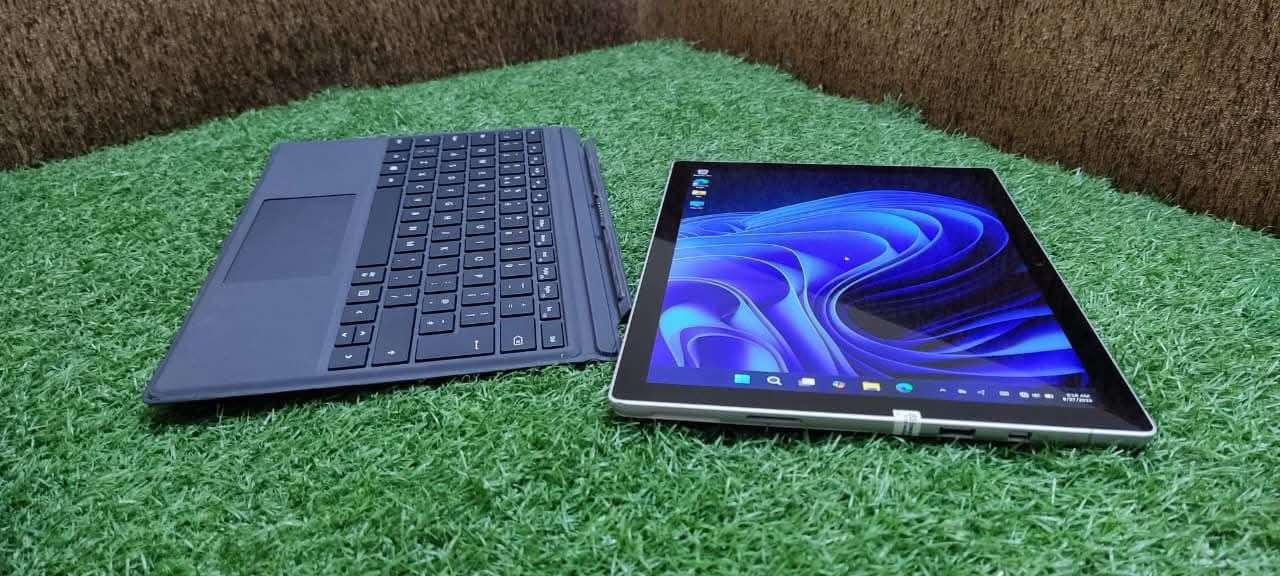 Microsoft surface pro 5 i5 7th generation 8gb 256gbssd 4gb Intel HD Graphics|cod all Pak|