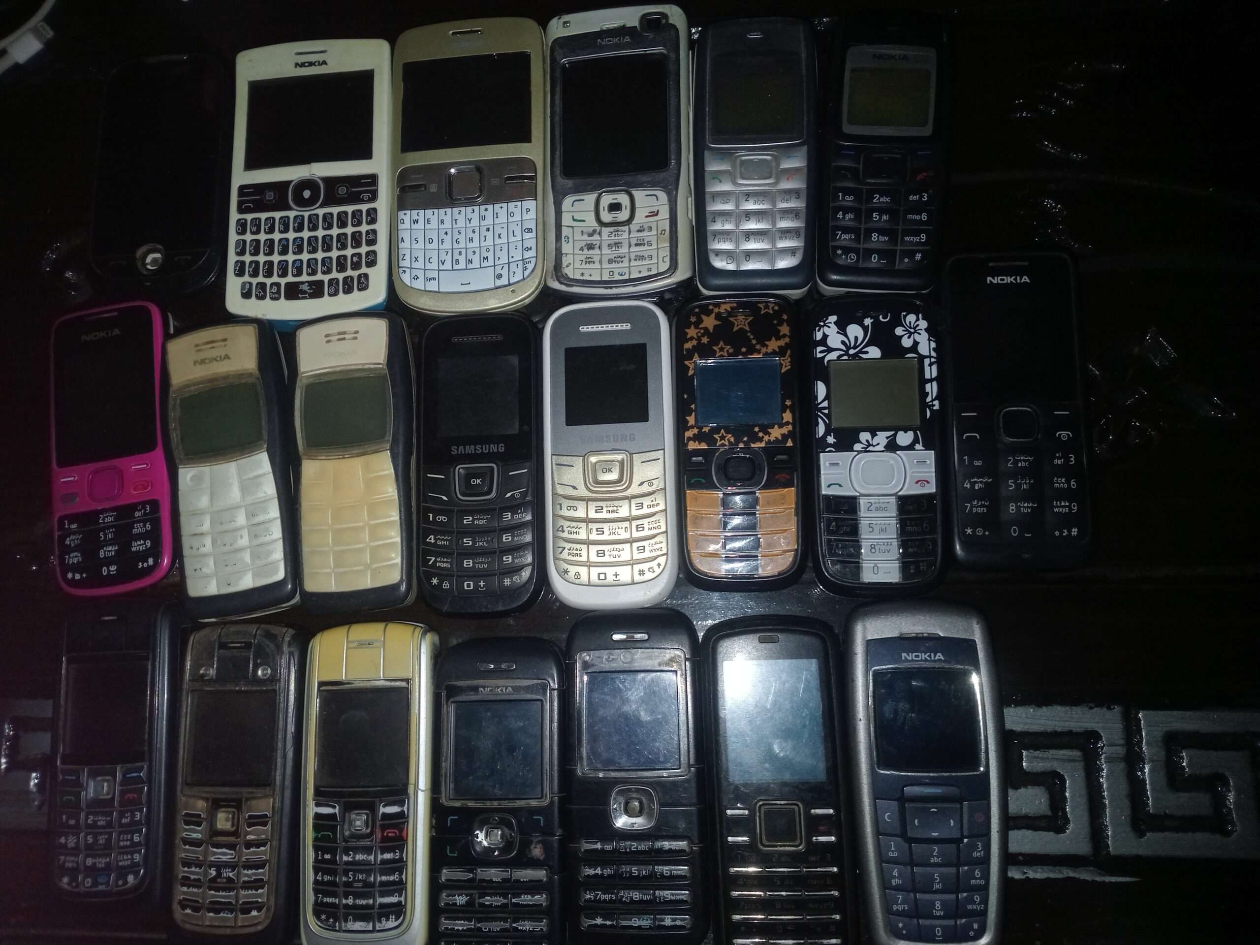 Nokia antique mobile cassing available
