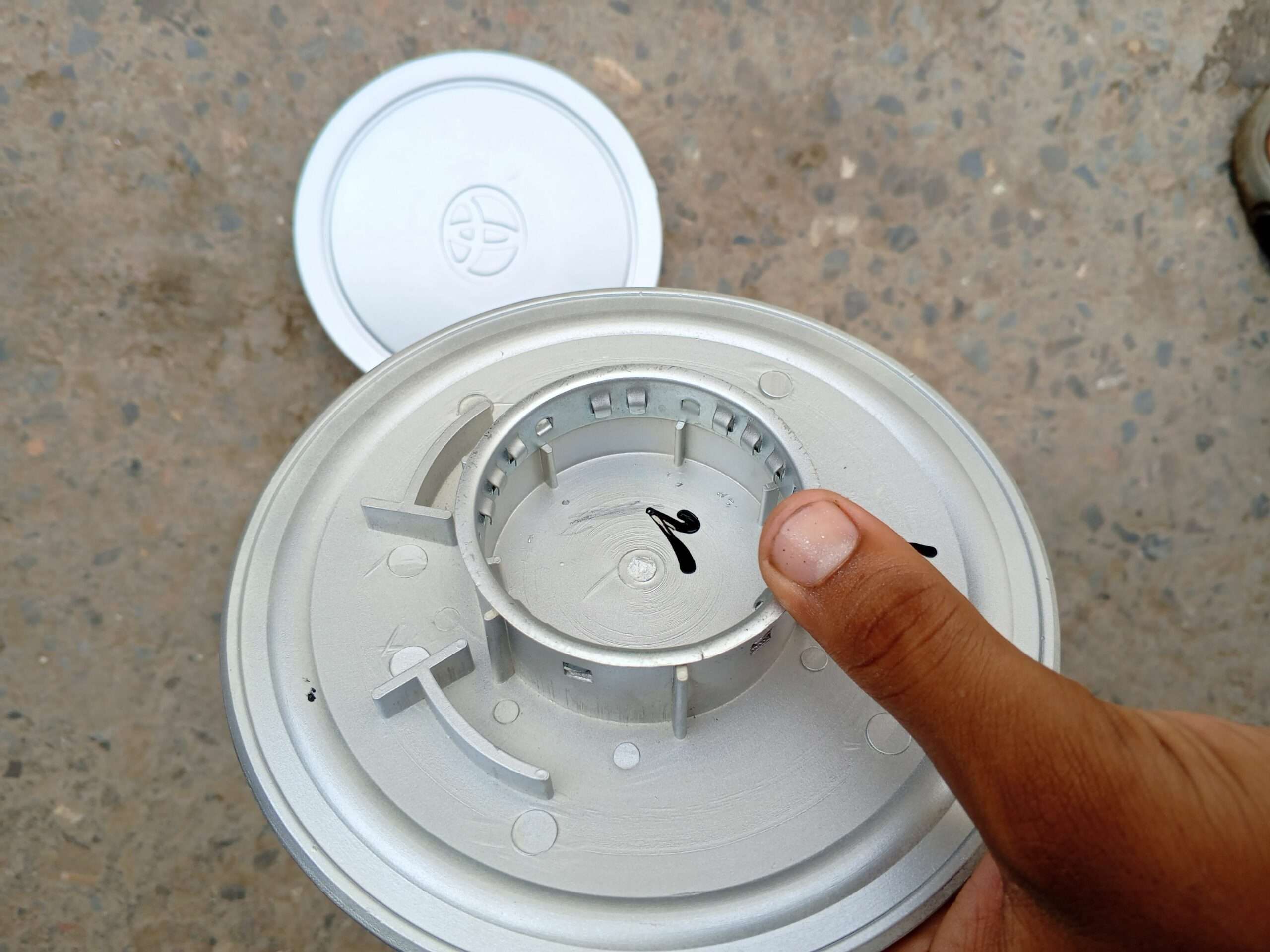 Indus Corolla Hub Cups Available Delivery Available whatsap 03201943133