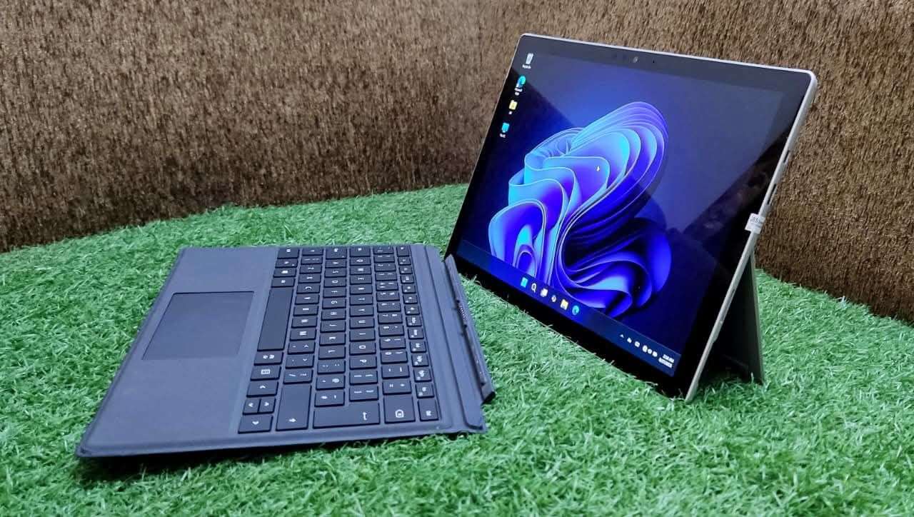 Microsoft surface pro 5 i5 7th generation 8gb 256gbssd 4gb Intel HD Graphics|cod all Pak|