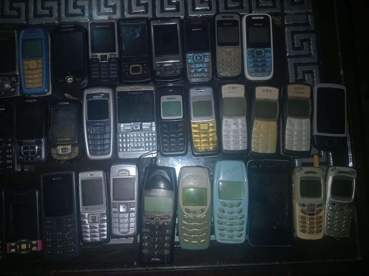 Nokia antique mobile and cassing available hy
