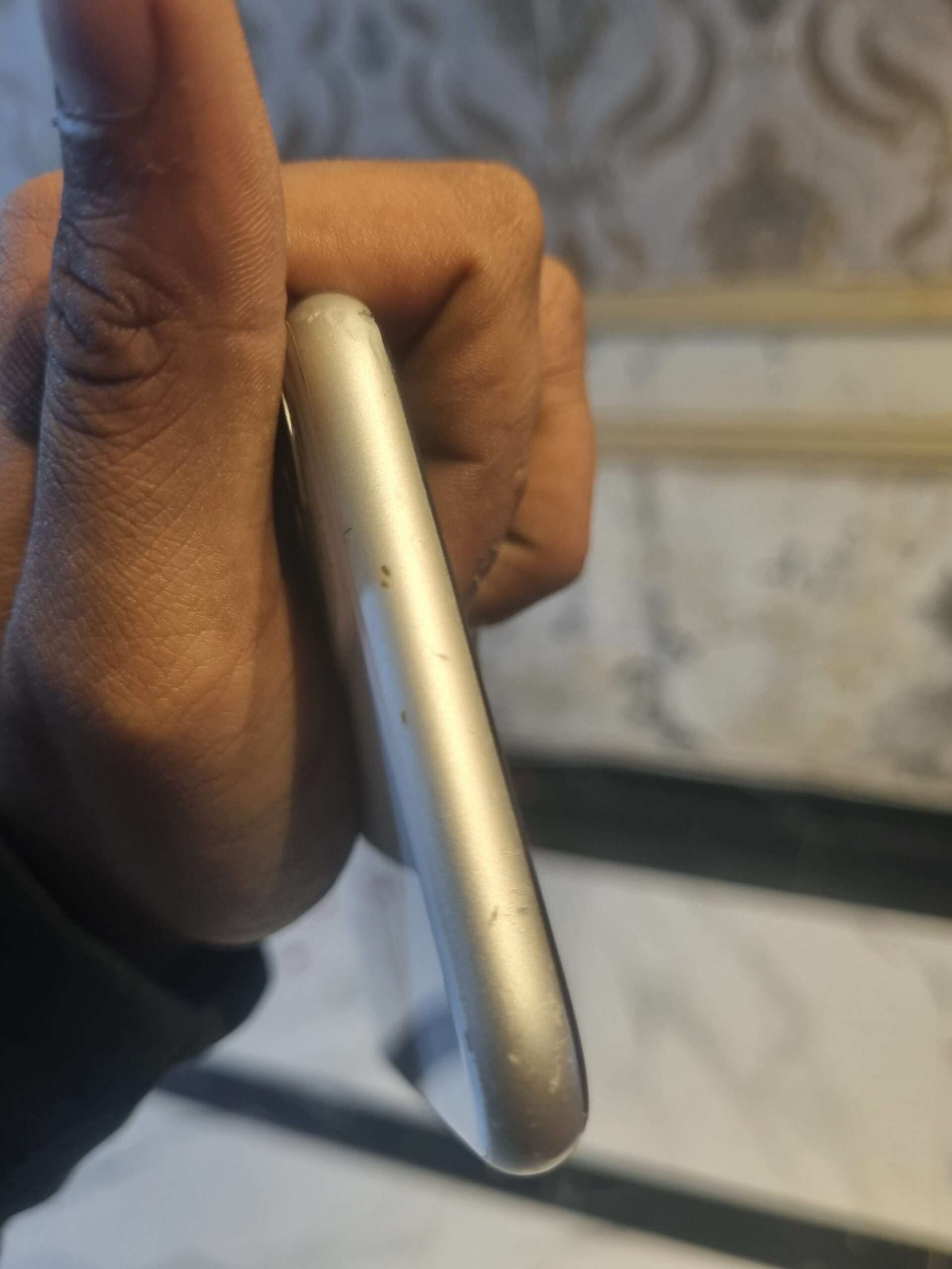 Iphone 11 sim lock 64gb used 10by8 battery health 80plus